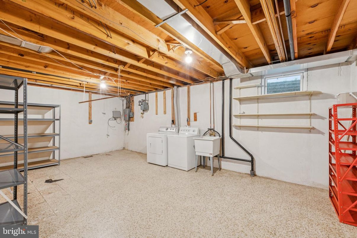 Interior, Washer, Wooden Beams, Wooden Ceilings