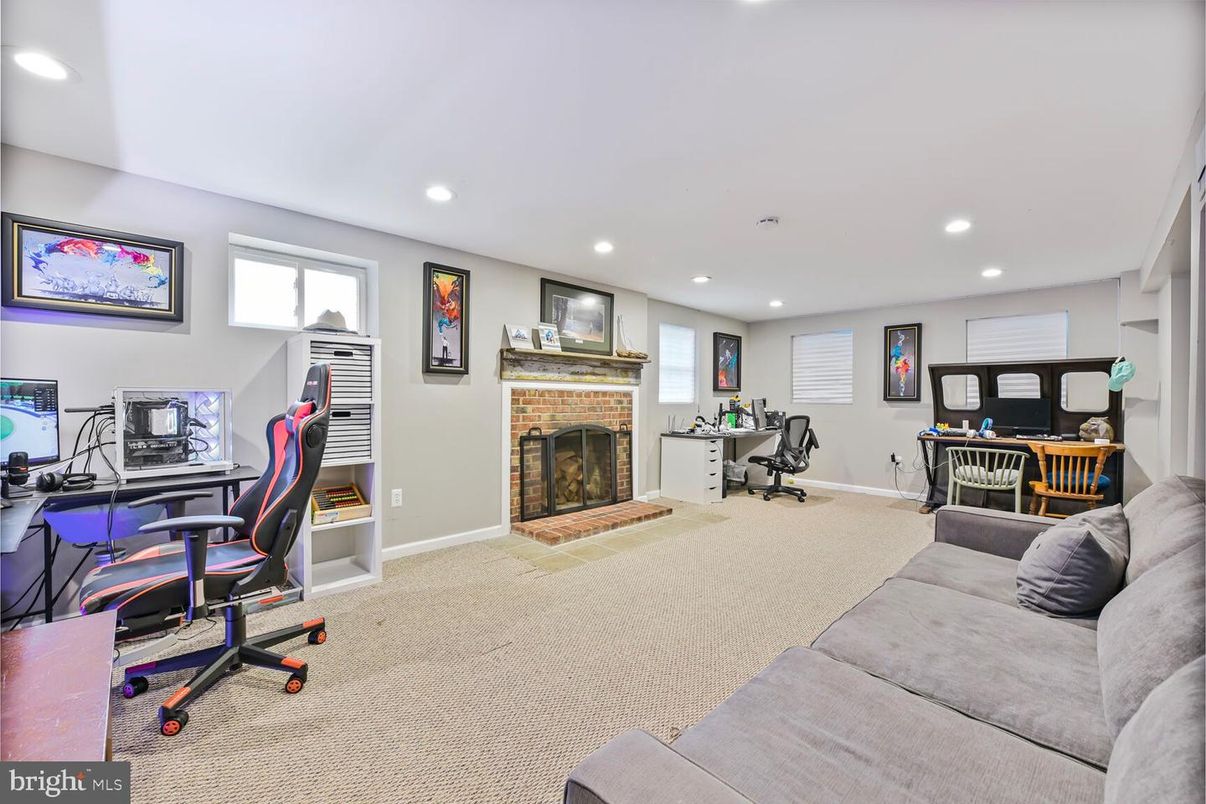 Fireplace, Fitness Equipment, Home Office, Interior, Living room, Recessed Lighting
