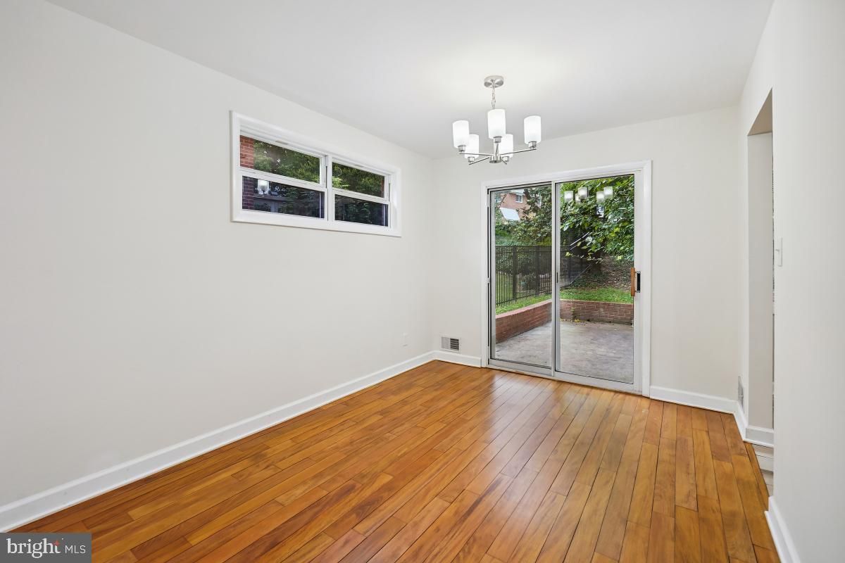 Chandelier, Empty room, Interior, Wood Texture Flooring