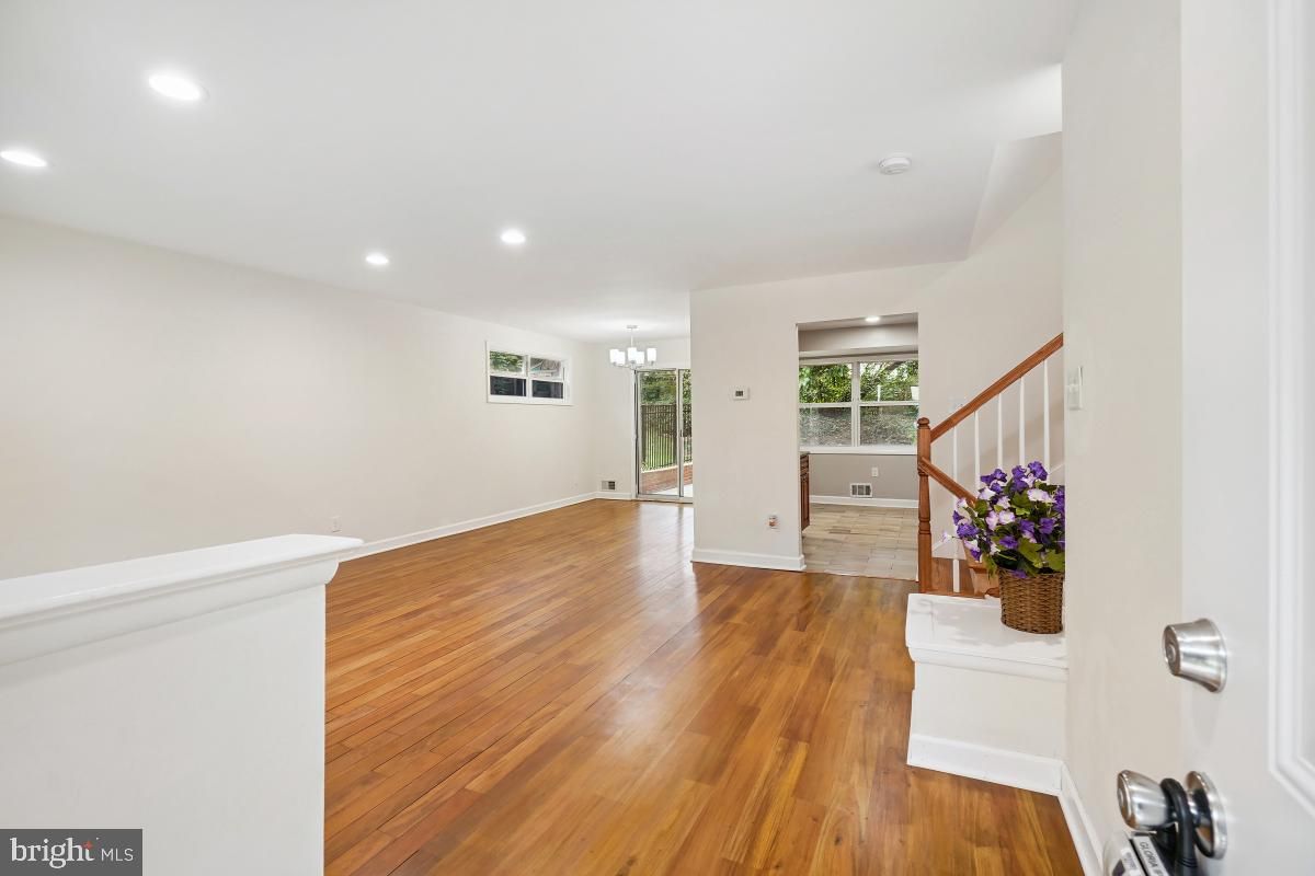 Chandelier, Empty room, Interior, Recessed Lighting, Wood Texture Flooring