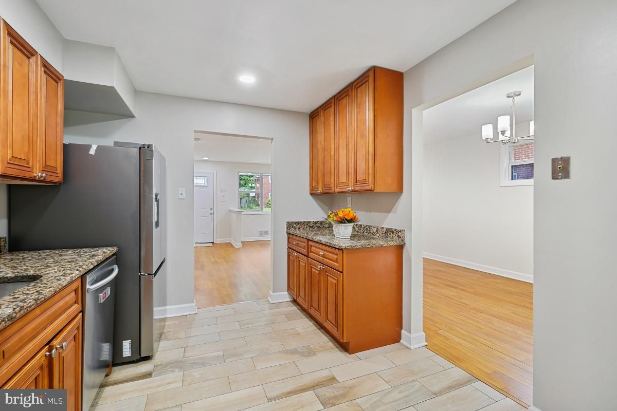 Chandelier, Interior, Kitchen, Recessed Lighting, Wood Texture Flooring