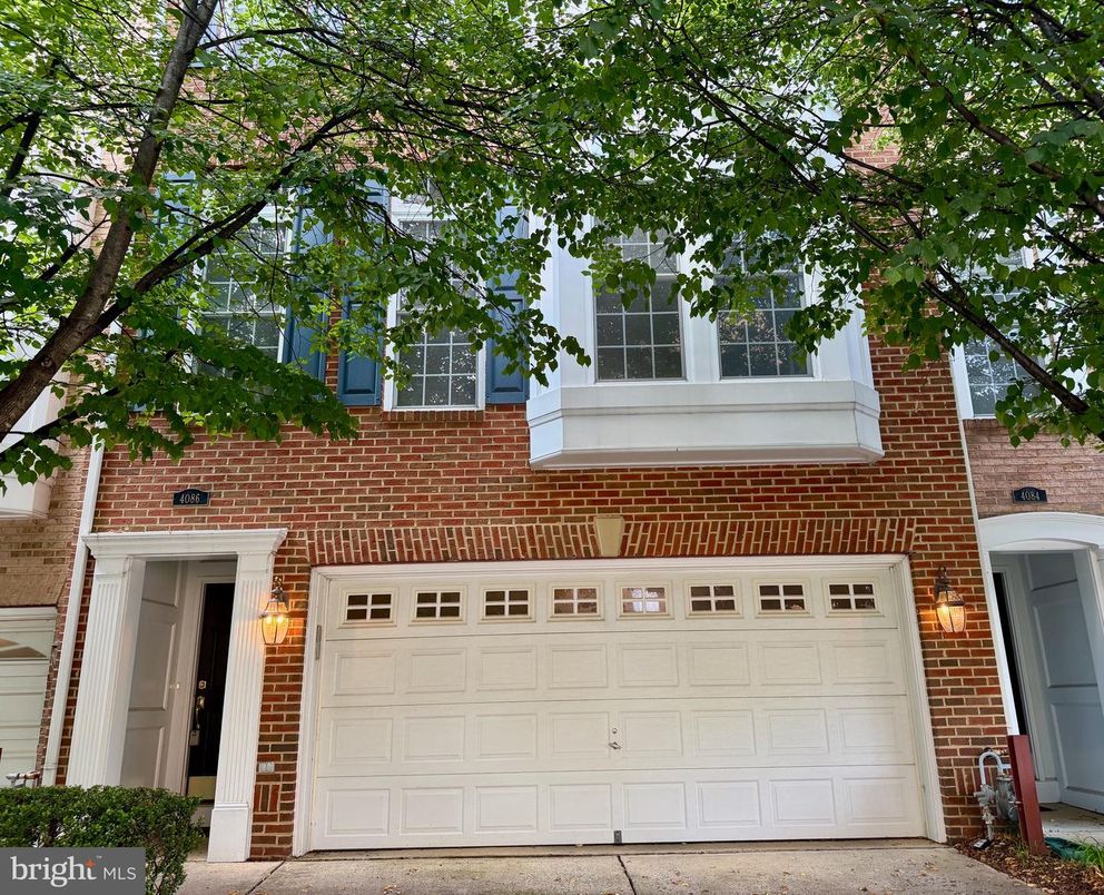Attached, Exterior, Facade, Brick Facade, Rowhouse