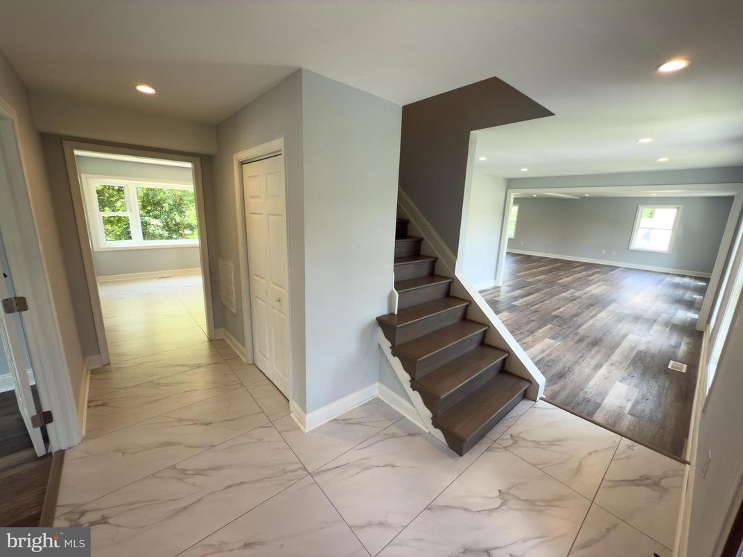 Empty room, Interior, Marble, Recessed Lighting, Wood Texture Flooring