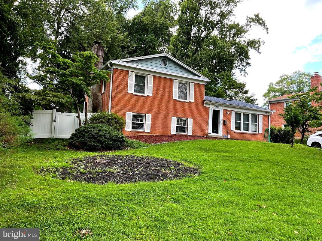 Backyard, Exterior, Facade, Brick Facade, Georgian