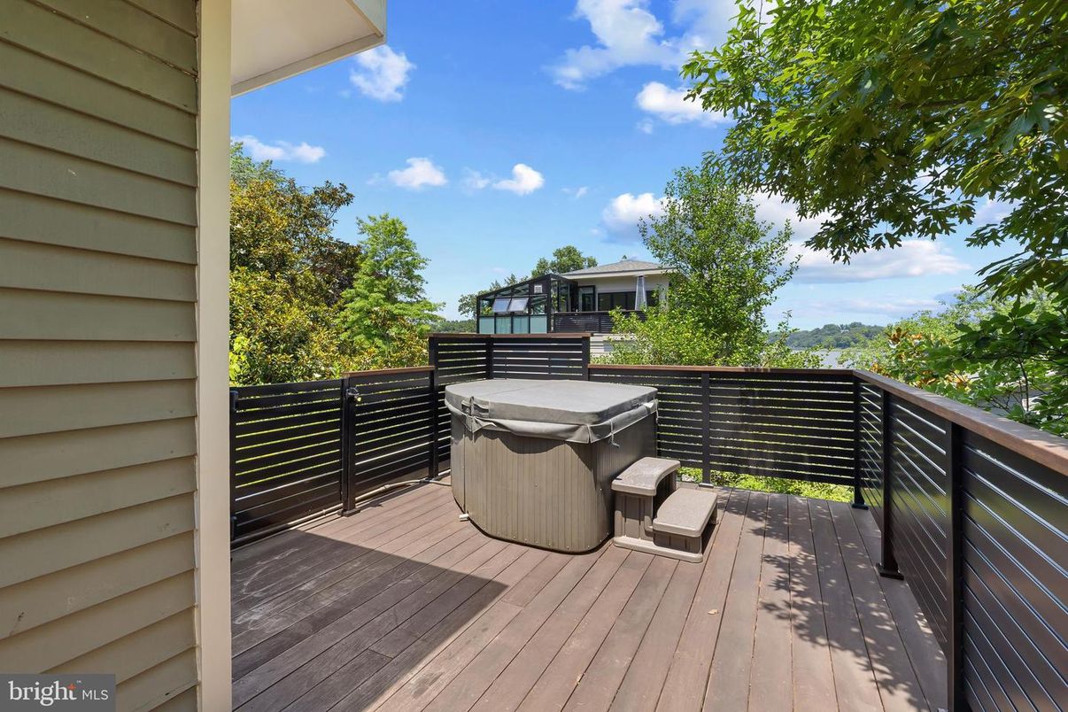 Exterior, Hot Tub