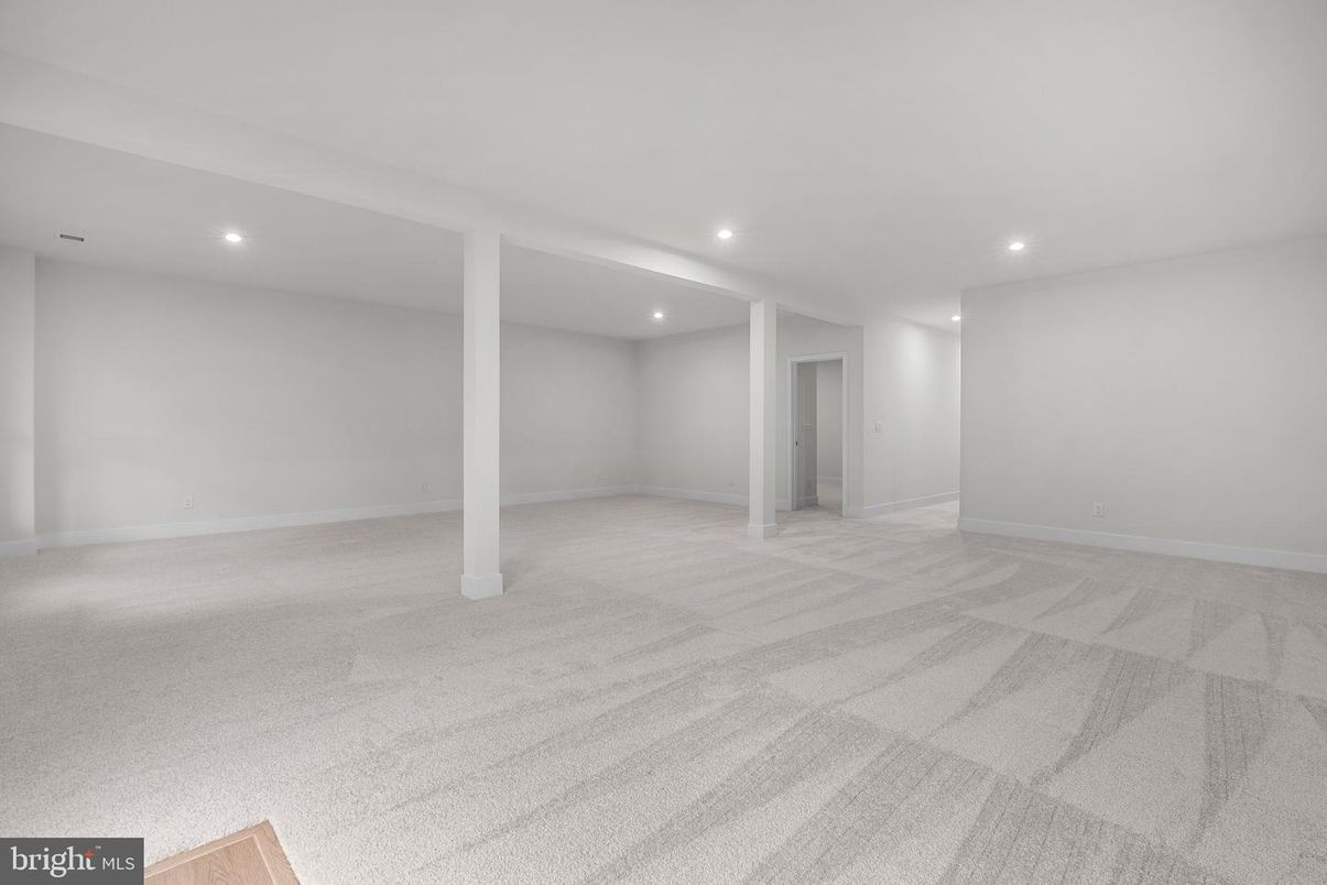 Empty room, Interior, Recessed Lighting