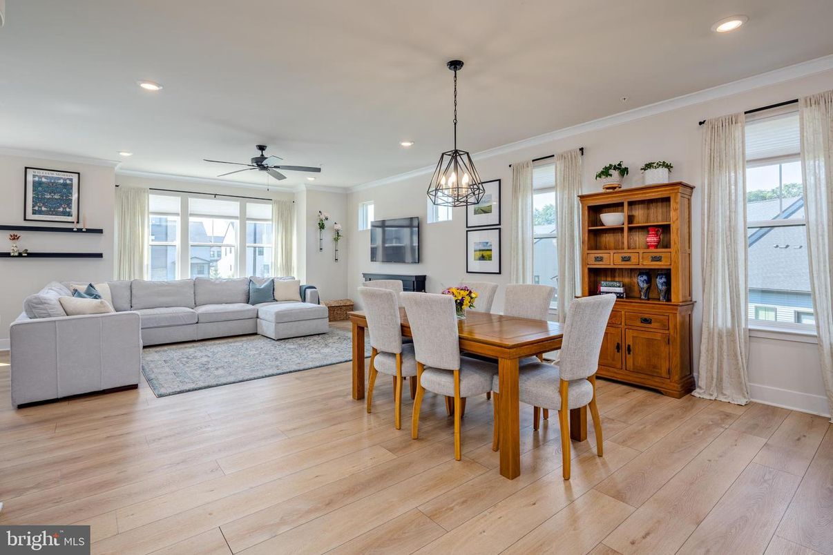 Dining room, Interior, Living room, Pendant Lights, Recessed Lighting, Wood Texture Flooring