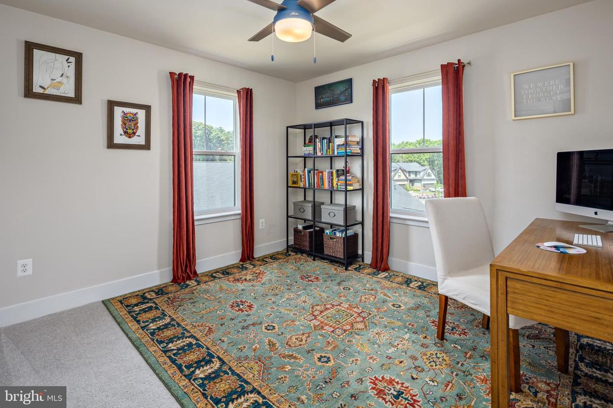 Home Office, Interior