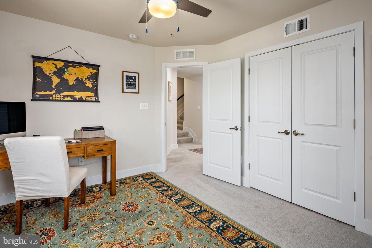 Home Office, Interior
