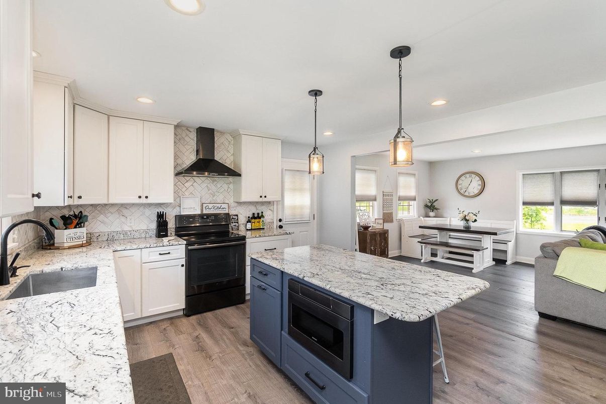 Dining room, Interior, Kitchen, Pendant Lights, Recessed Lighting, Stainless Steel Appliances, Wood Texture Flooring