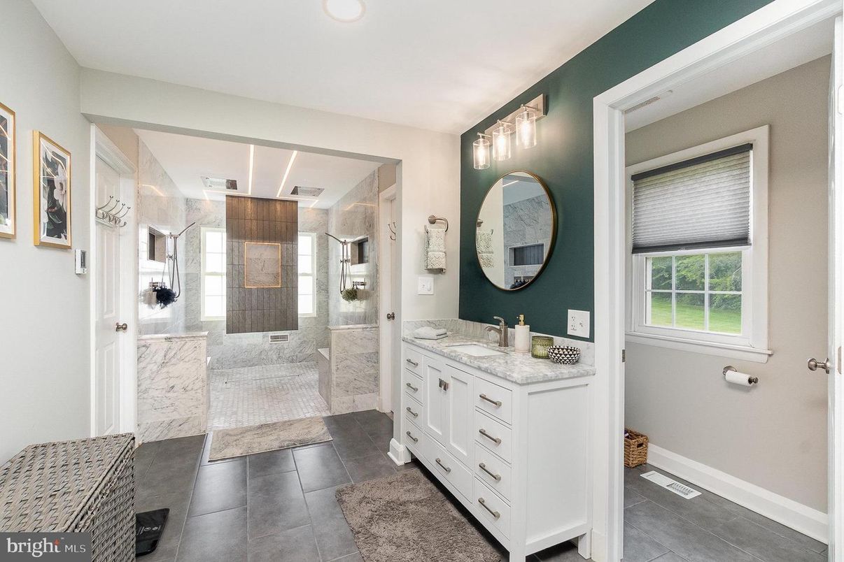 Bathroom, Dual Sink Vanities, Interior, Recessed Lighting