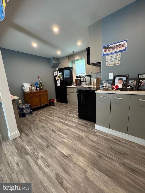 Interior, Kitchen, Recessed Lighting, Wood Texture Flooring