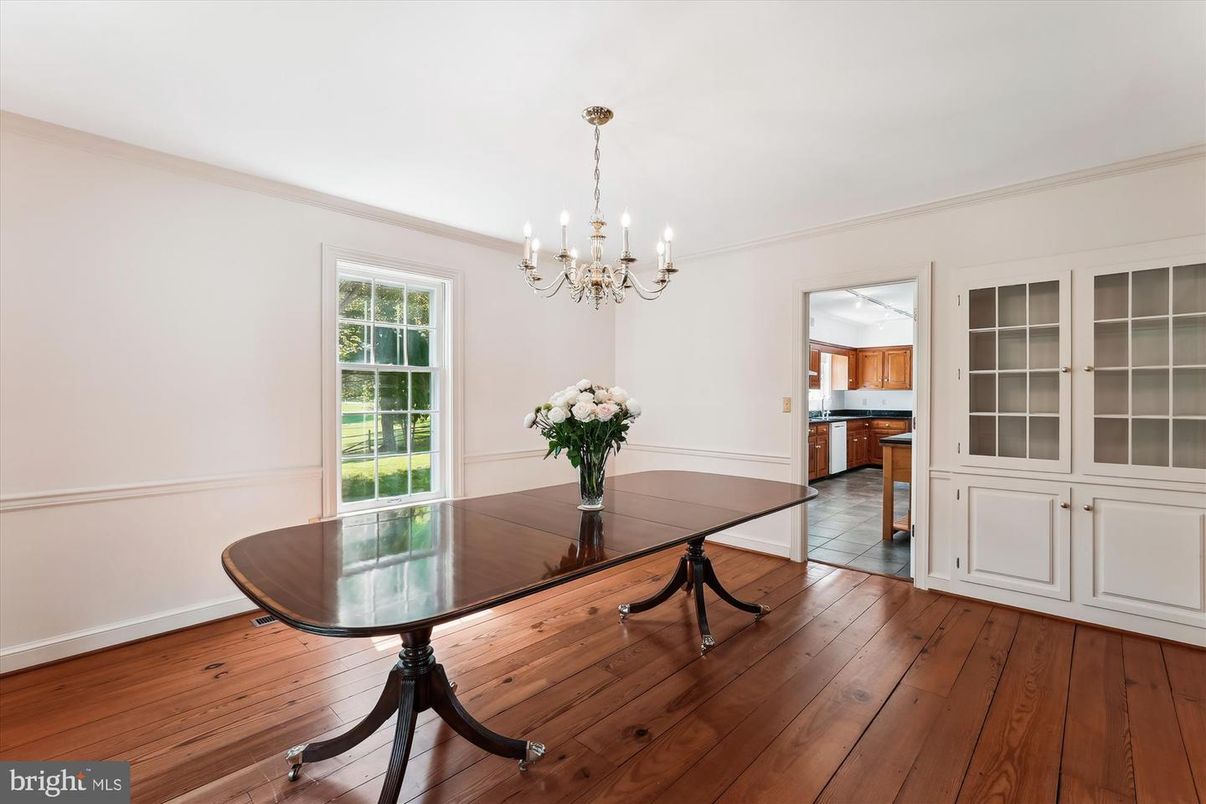 Chandelier, Dining room, Interior, Kitchen, Wood Texture Flooring
