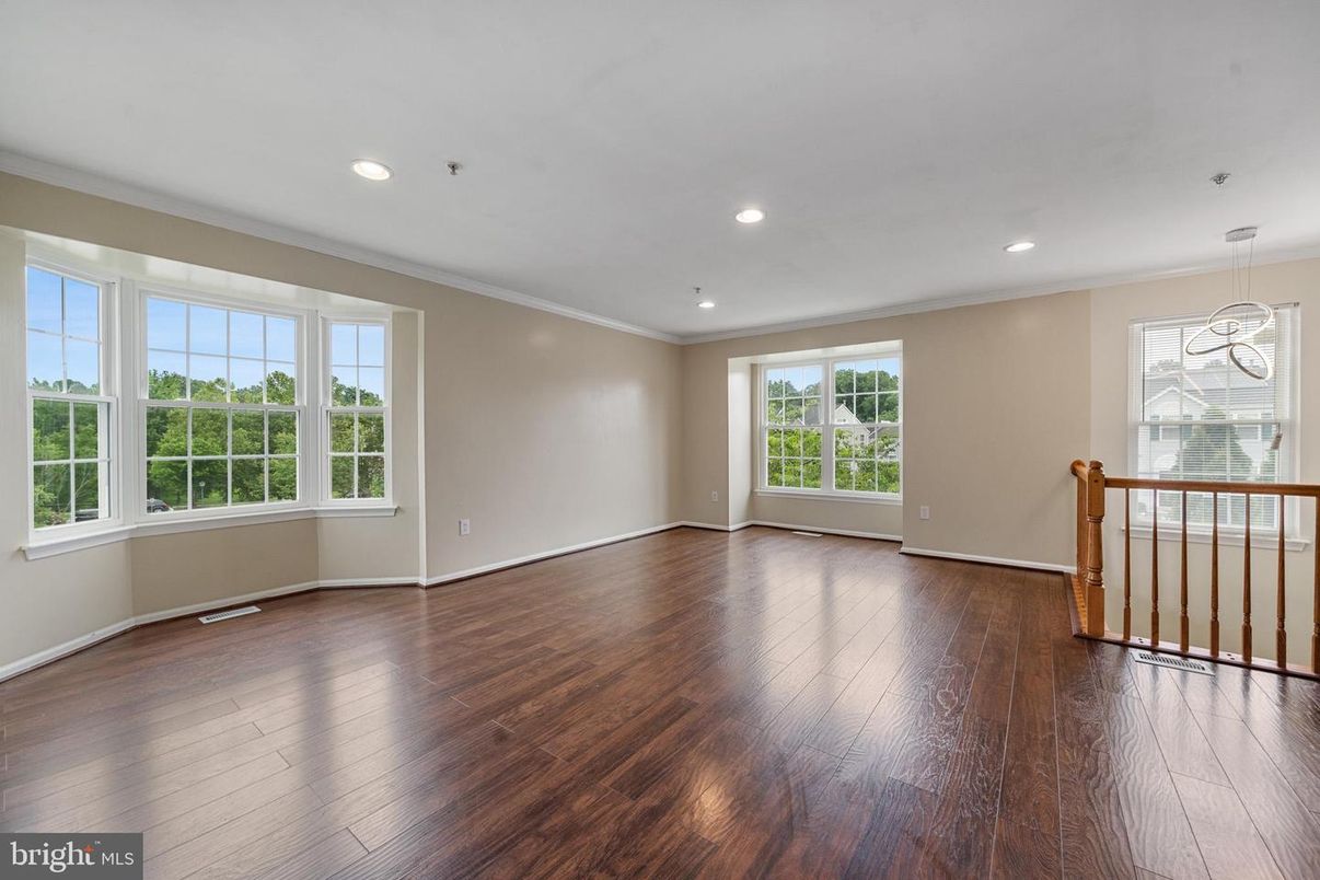 Empty room, Interior, Pendant Lights, Recessed Lighting, Wood Texture Flooring