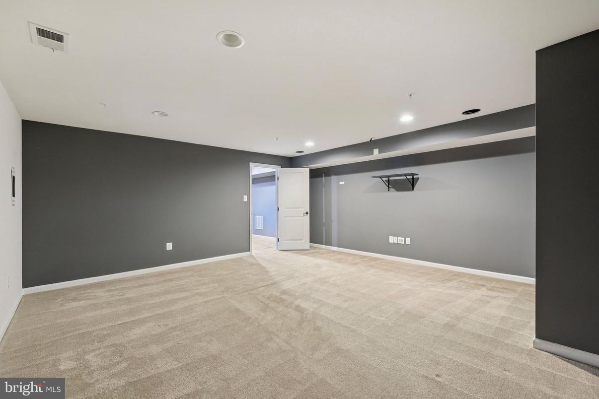 Empty room, Interior, Recessed Lighting