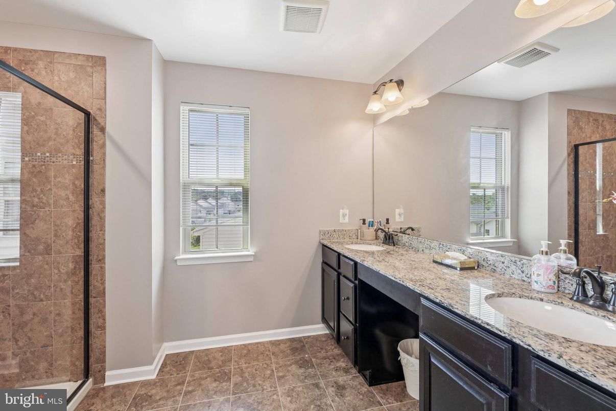 Bathroom, Dual Sink Vanities, Interior