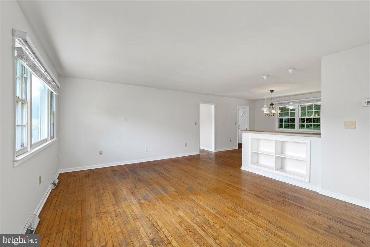 Chandelier, Empty room, Interior, Wood Texture Flooring