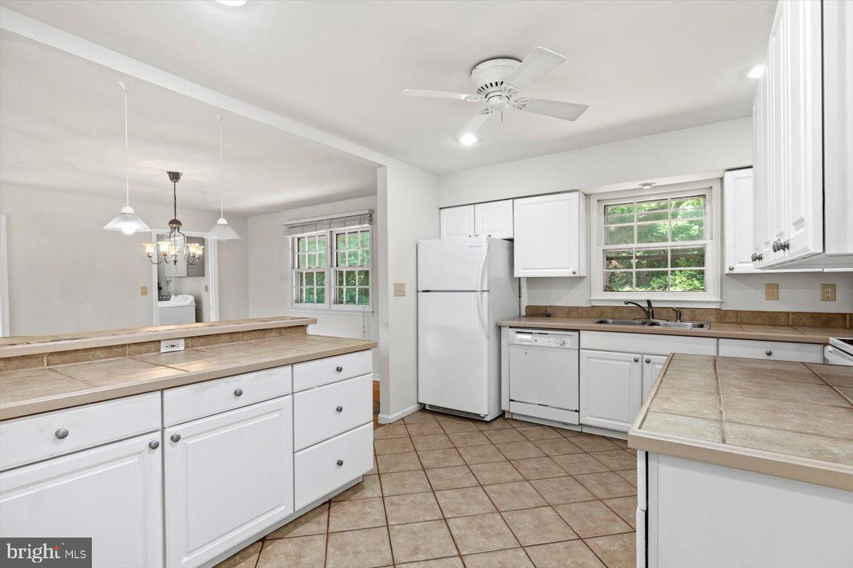 Interior, Kitchen, Pendant Lights, Recessed Lighting, Tile Countertops