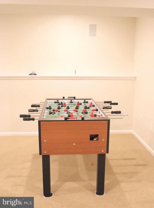 Game Room, Interior
