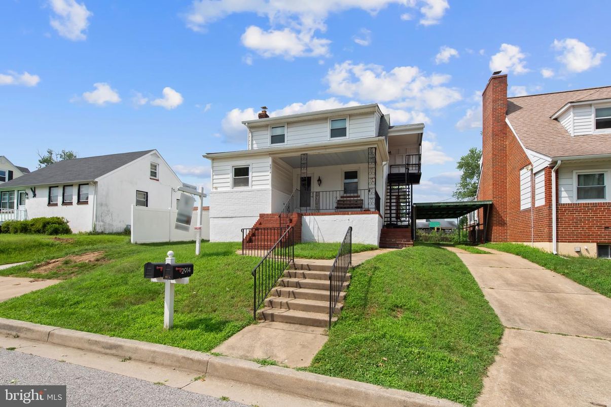 Exterior, Facade, American Foursquare