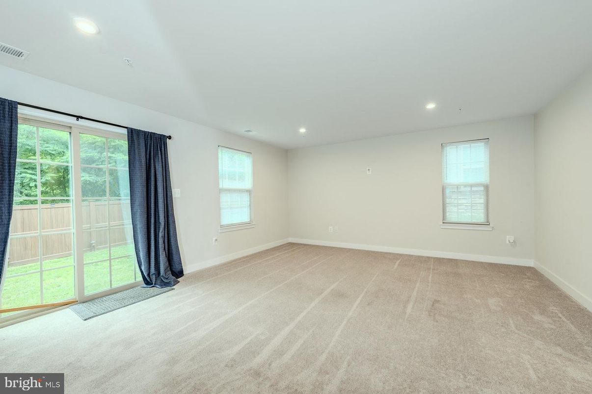 Empty room, Interior, Recessed Lighting