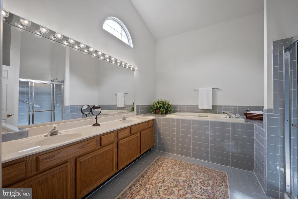 Bathroom, Dual Sink Vanities, Interior