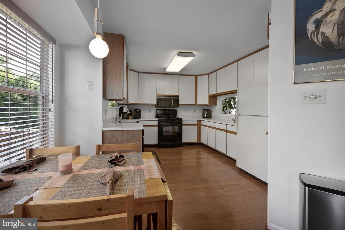 Dining room, Interior, Kitchen, Pendant Lights, Wood Texture Flooring