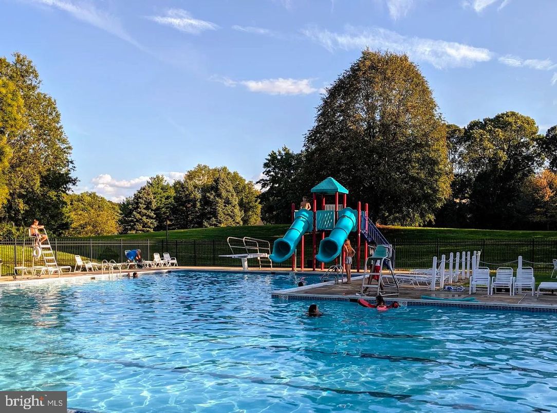 Exterior, Playground, Pool