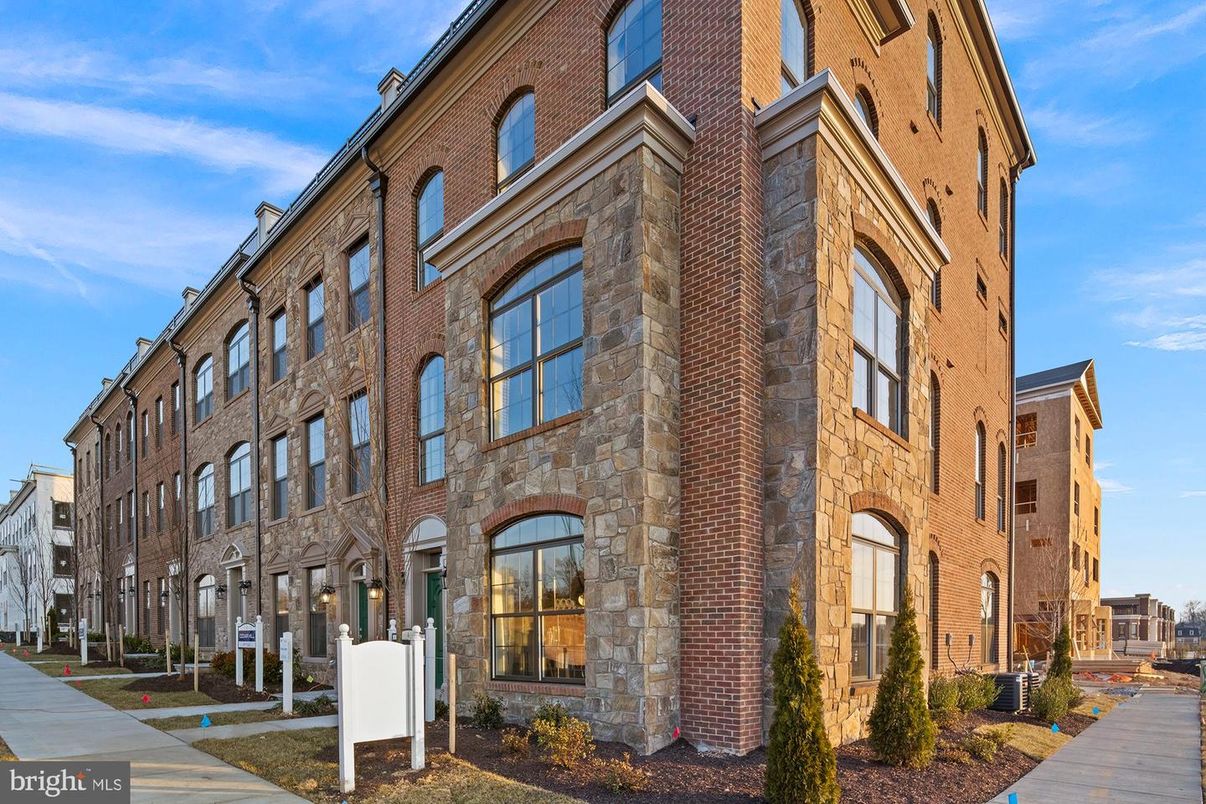 Exterior, Facade, Brick Facade, Rowhouse