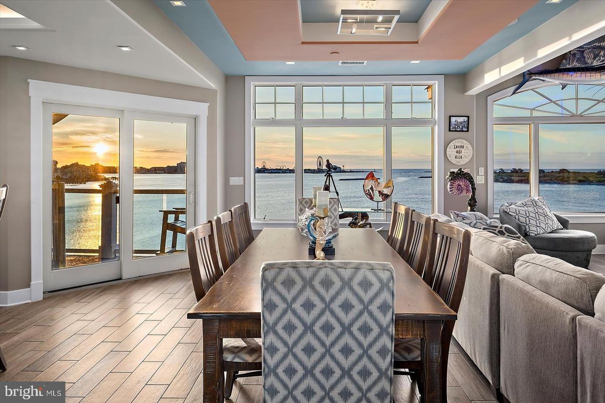 Dining room, Interior, Recessed Lighting, Water