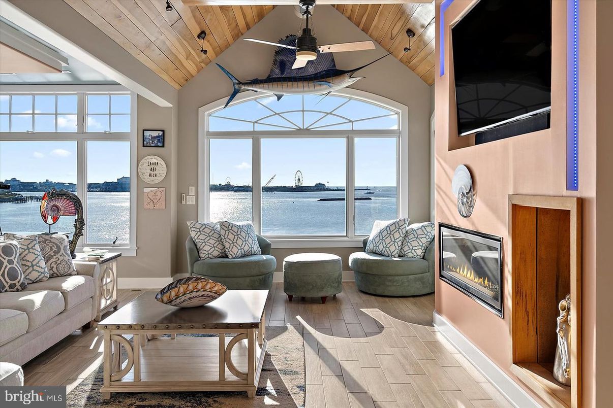 Interior, Living room, Sun Room, Water, Wooden Ceilings, Wood Texture Flooring