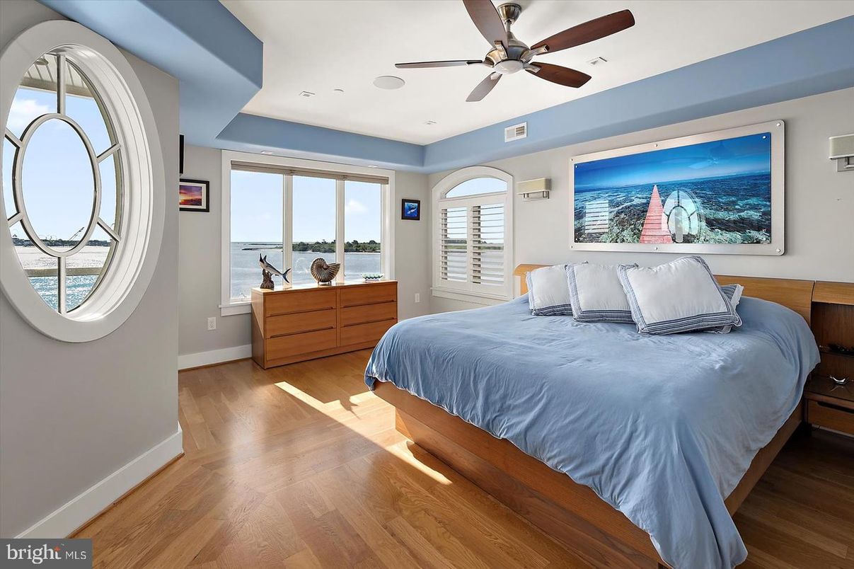 Bedroom, Interior, Water, Wood Texture Flooring