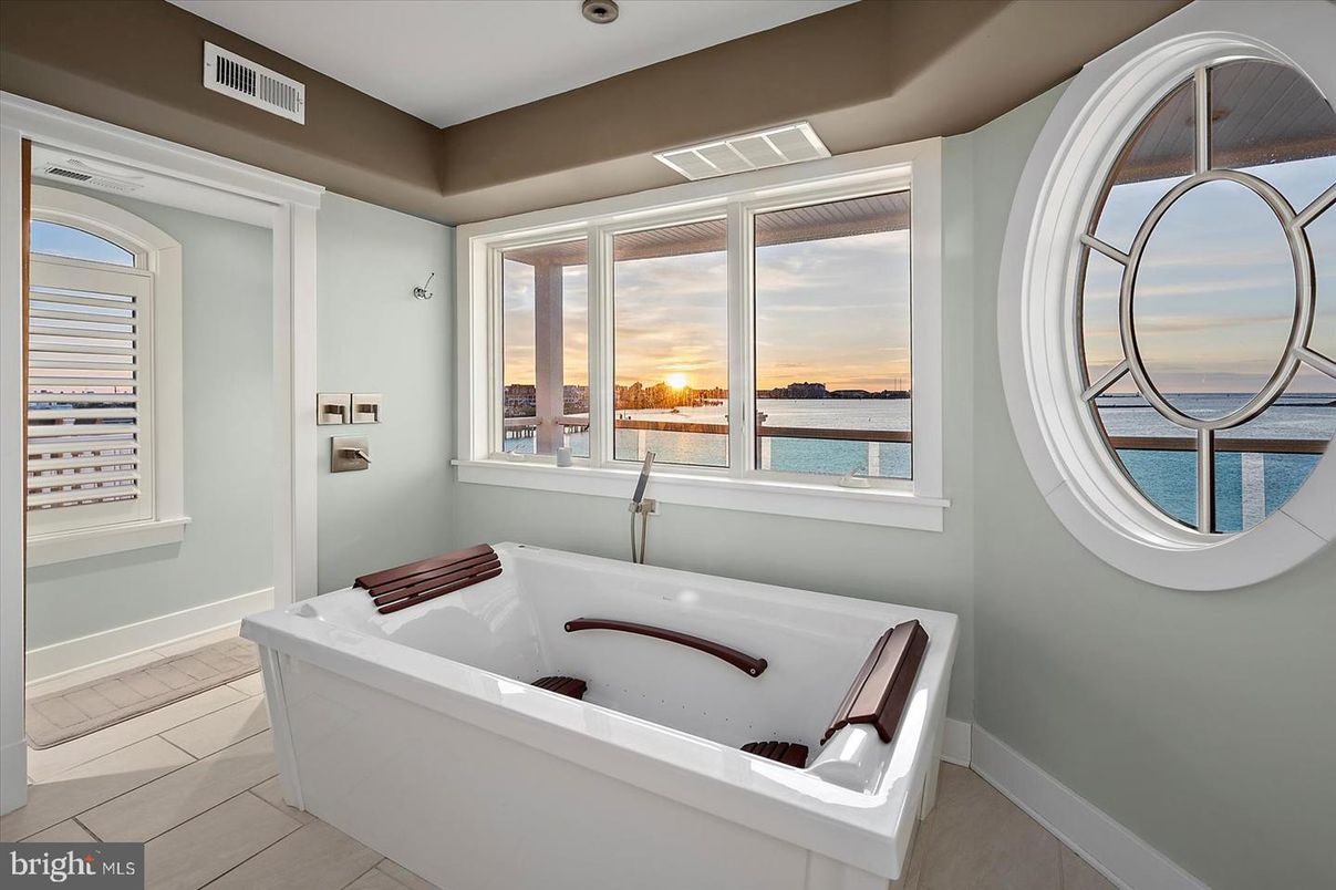 Bathroom, Interior, Recessed Lighting, Water