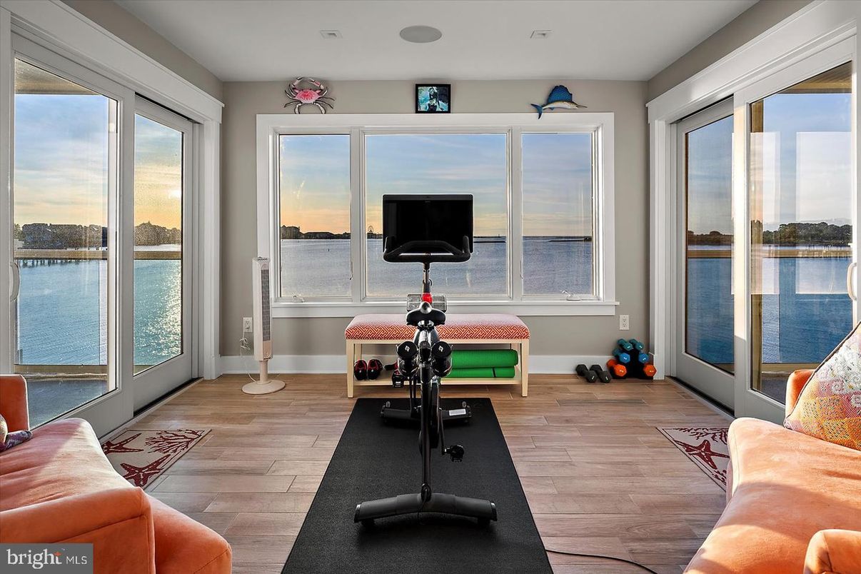 Fitness Equipment, Interior, Water, Wood Texture Flooring