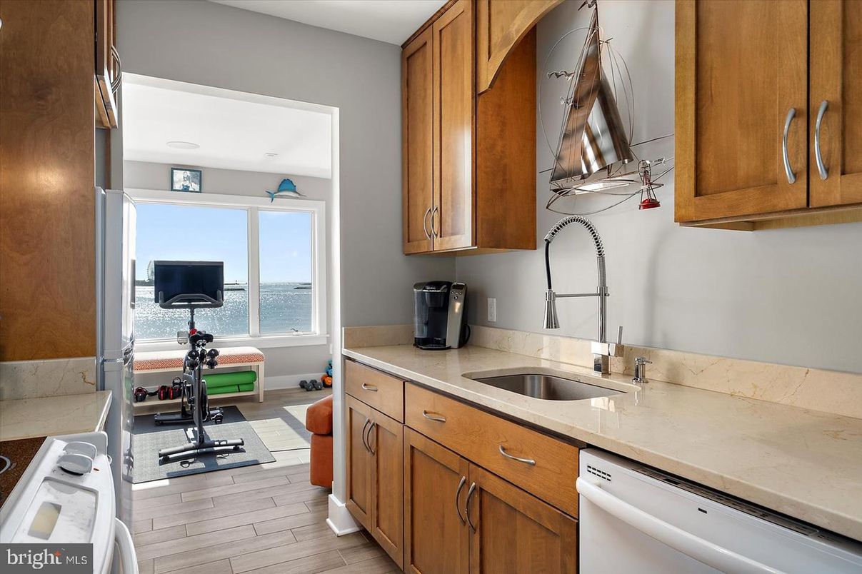 Fitness Equipment, Interior, Kitchen, Water, Wood Texture Flooring
