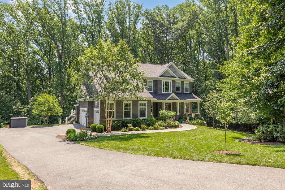 Backyard, Exterior, Facade, Queen Anne Victorian