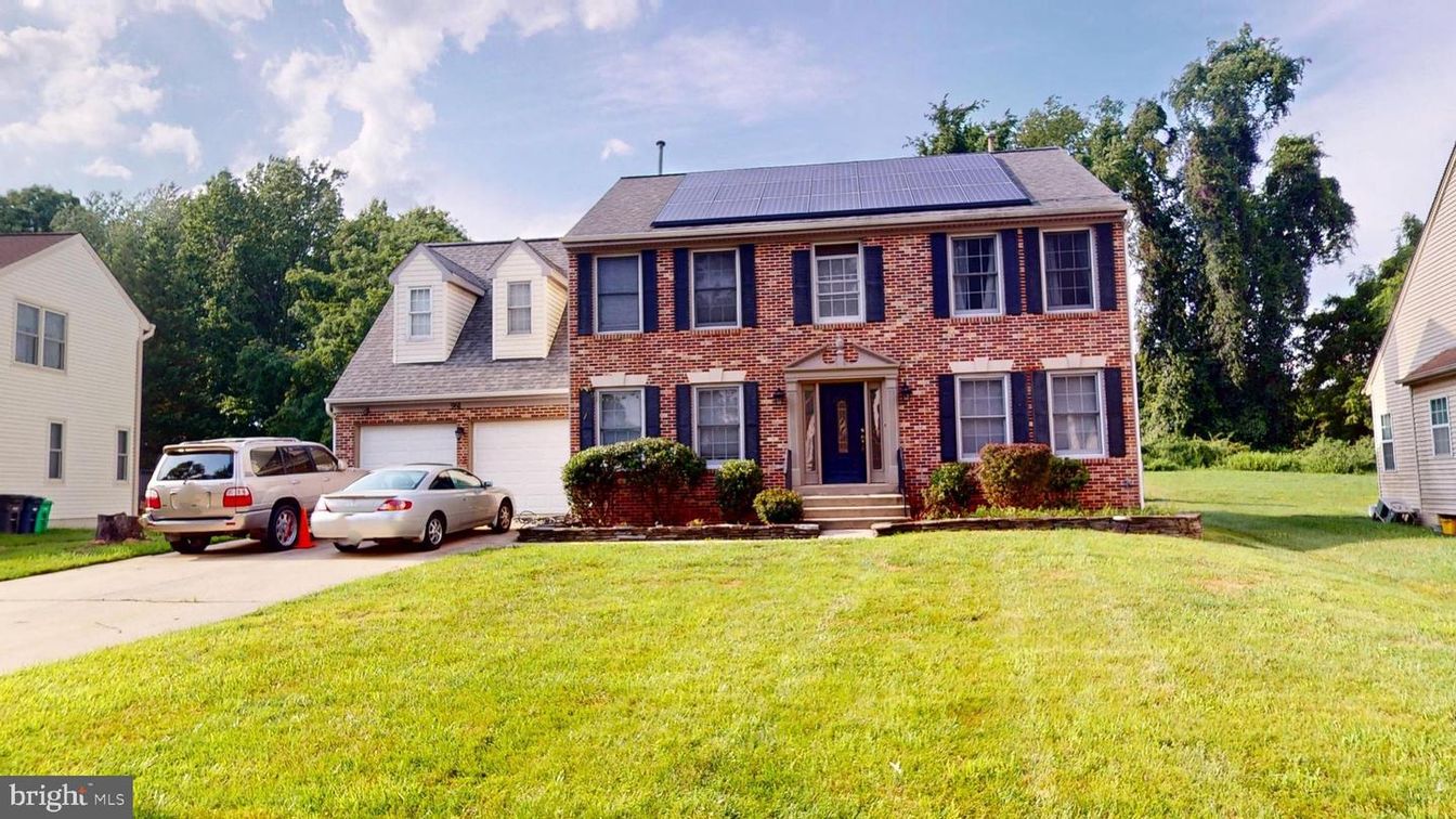 Attached, Exterior, Facade, Brick Facade, Solar Panels, Georgian