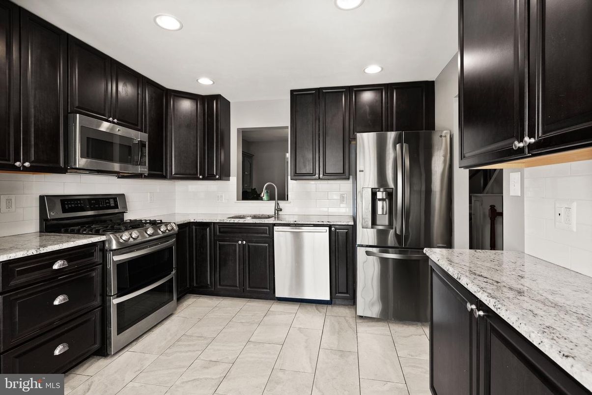 Interior, Kitchen, Marble, Recessed Lighting, Stainless Steel Appliances