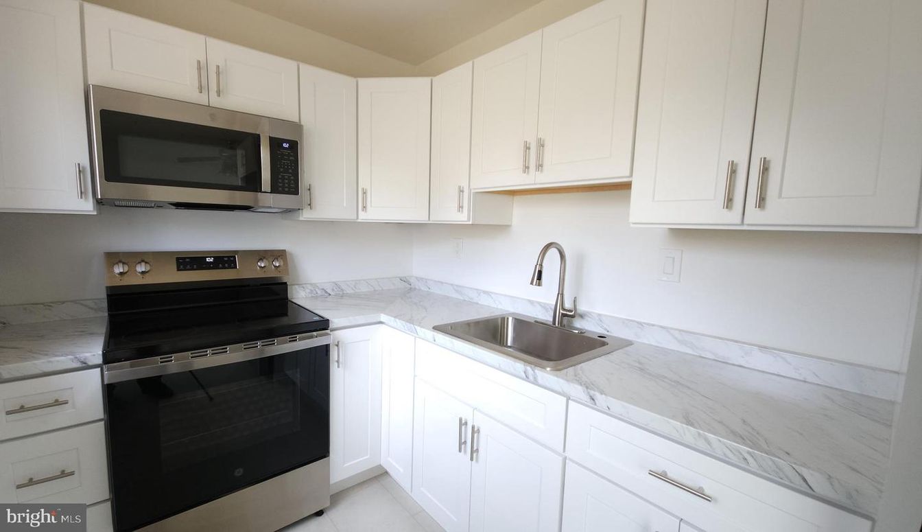 Interior, Kitchen, Marble, Stainless Steel Appliances