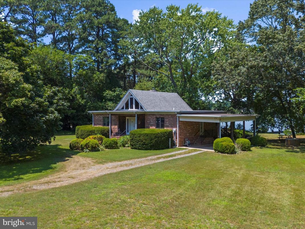 Backyard, Exterior, Facade, Brick Facade, Cape Cod