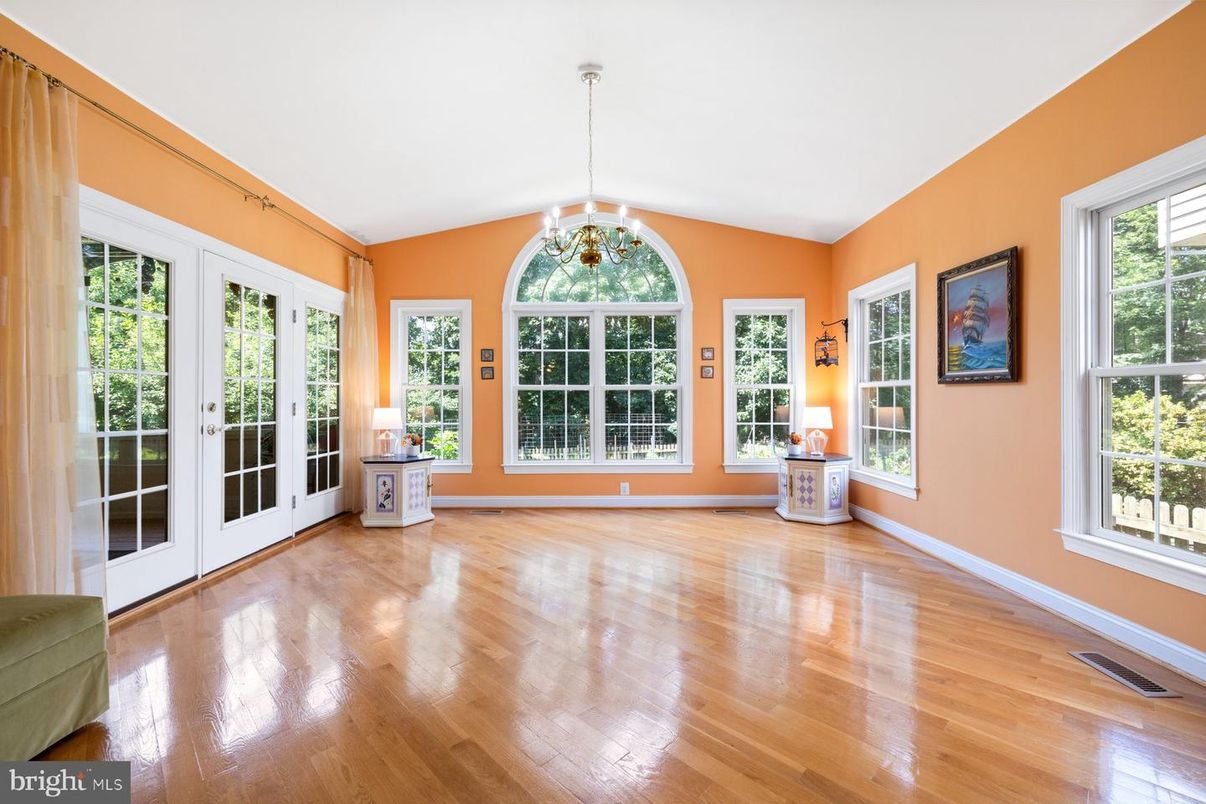 Chandelier, Empty room, Interior, Pendant Lights, Wood Texture Flooring