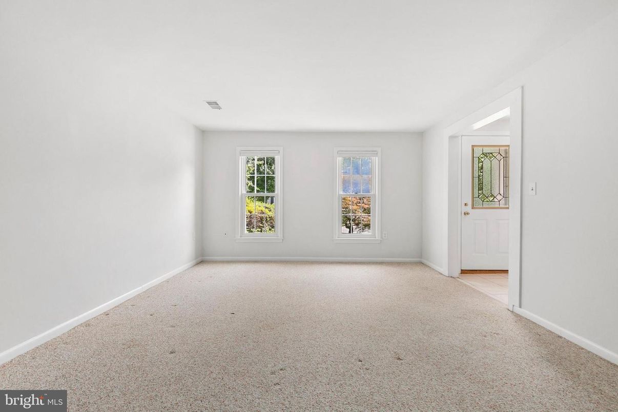 Empty room, Interior