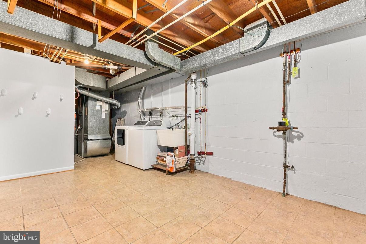 Interior, Washer, Wooden Beams, Wooden Ceilings