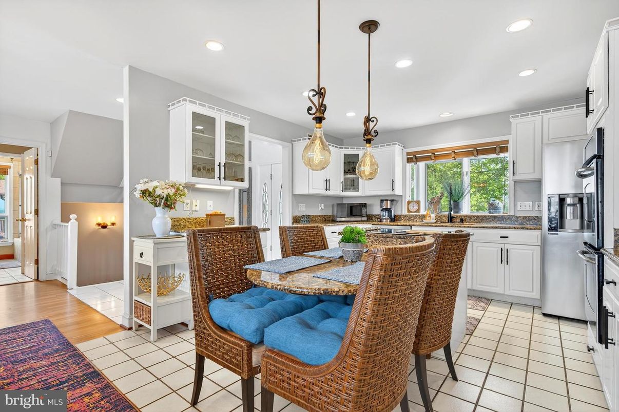 Dining room, Interior, Kitchen, Pendant Lights, Recessed Lighting, Wood Texture Flooring