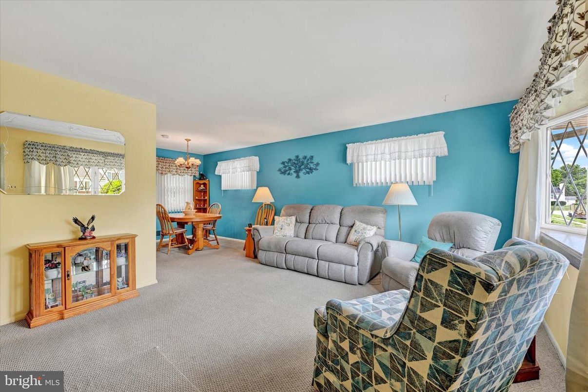 Chandelier, Dining room, Interior, Living room