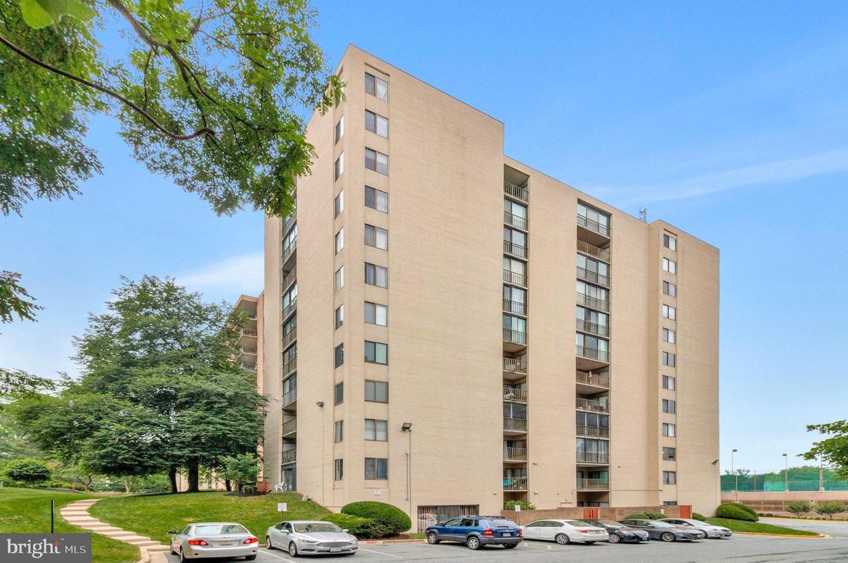 Exterior, Facade, Condo Building