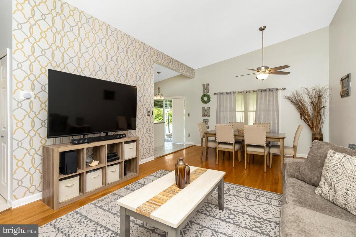 Dining room, Interior, Living room, Pendant Lights, Wood Texture Flooring