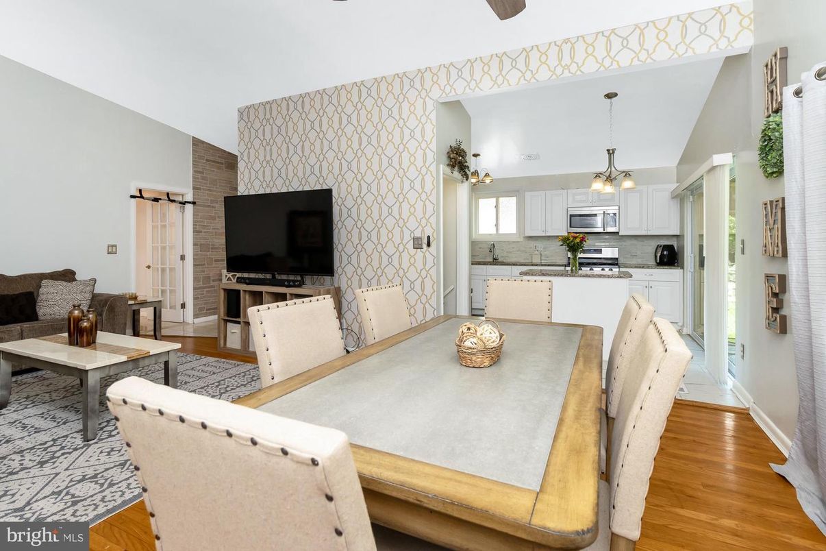 Dining room, Interior, Kitchen, Pendant Lights, Stainless Steel Appliances, Wood Texture Flooring