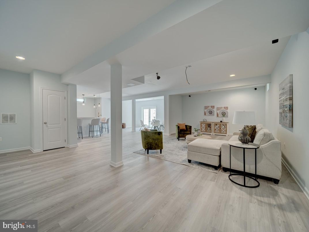 Interior, Living room, Pendant Lights, Recessed Lighting, Wood Texture Flooring