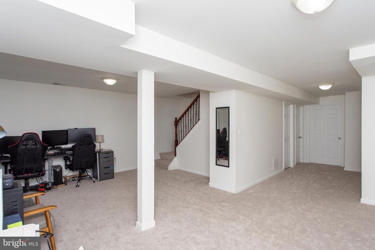 Home Office, Interior